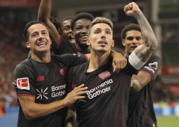 Bayer Leverkusen: Lucas Vazquez und Alejandro Grimaldo jubeln