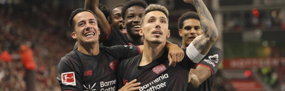 Bayer Leverkusen: Lucas Vazquez und Alejandro Grimaldo jubeln