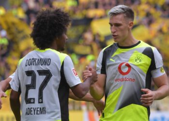 Karim Adeyemi und Nico Schlotterbeck vom BVB