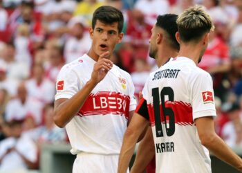 Chema Andres und Atakan Karazor vom VfB Stuttgart