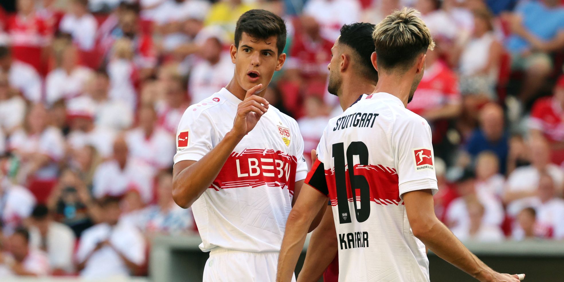 Chema Andres und Atakan Karazor vom VfB Stuttgart