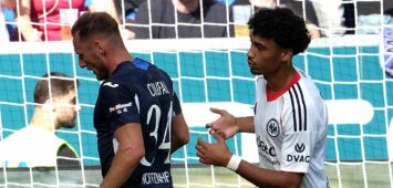 Nathaniel Brown von Eintracht Frankfurt und Vladimir Coufal von der TSG Hoffenheim