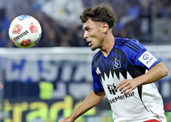 HSV-Juwel William Mikelbrencis am Ball