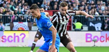 Patrik Schick von Bayer Leverkusen und James Sands vom FC St. Pauli
