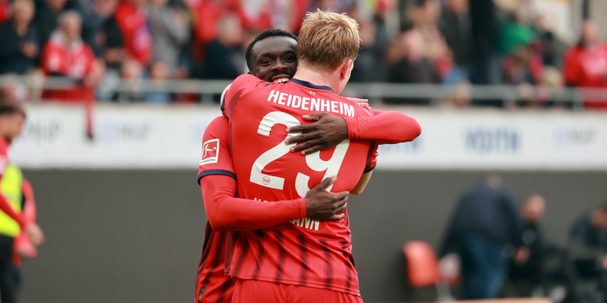 Sirlord Conteh und Mikkel Kaufmann vom 1. FC Heidenheim