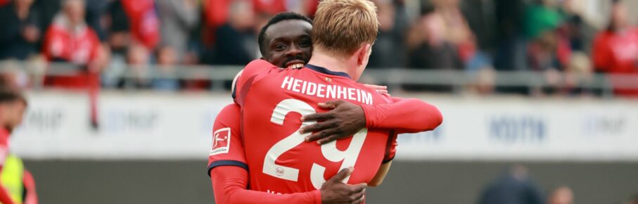 Sirlord Conteh und Mikkel Kaufmann vom 1. FC Heidenheim