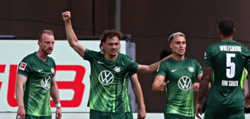Der VfL Wolfsburg bejubelt das Debüt-Tor von Durchstarter Aaron Zehnter