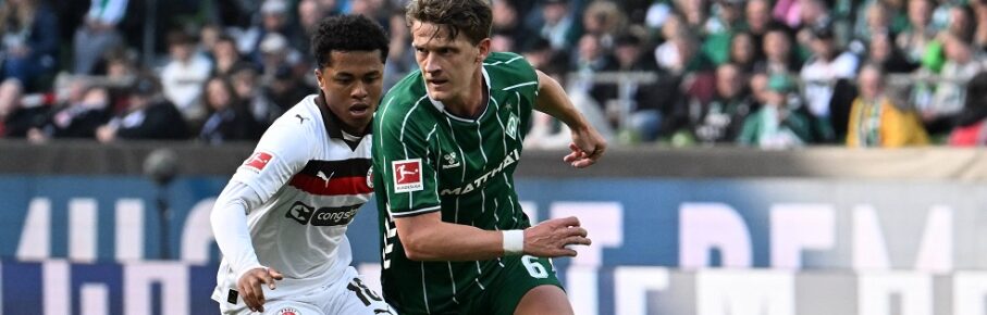 GER, 1. FBL, SV Werder Bremen vs FC St. Pauli / 04.10.2025, Weserstadion, Bremen, GER, 1. FBL, SV Werder Bremen vs FC St. Pauli im Bild Jens Stage Werder Bremen 06 im Zweikampf gegen Martijn Kaars Pauli 19 *** GER, 1 FBL, SV Werder Bremen vs FC St Pauli 04 10 2025, Weserstadion, Bremen, GER, 1 FBL, SV Werder Bremen vs FC St Pauli in picture Jens Stage Werder Bremen 06 in duel against Martijn Kaars Pauli 19 nordphotoxGmbHxx/xKokenge nph00001