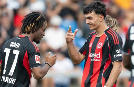 Elye Wahi und Can Uzun von Eintracht Frankfurt