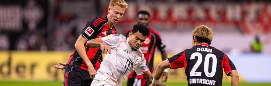 Eintracht Frankfurt: Hugo Larsson im Duell mit Bayern-Star Luis Diaz