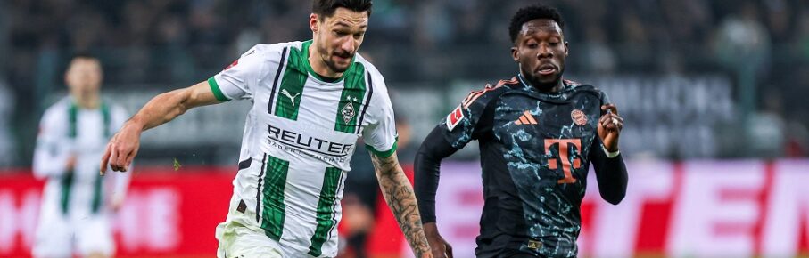 Alphonso Davies Bayern München / Muenchen, 19 im Zweikampf gegen Tim Kleindienst Borussia Mönchengladbach / Moenchengladbach, 11, GER, Borussia Mönchengladbach / Moenchengladbach vs. Bayern München / Muenchen, Fussball, 1. Bundesliga, 16. Spieltag, Spielzeit 2024/2025, 11.01.2025, DFB/DFL regulations prohibit any use of photographs as image sequences and/or quasi-video., GER, Borussia Mönchengladbach / Moenchengladbach vs. Bayern München / Muenchen, Fussball, 1. Bundesliga, 16. Spieltag, Spielzeit 2024/2025, 11.01.2025, DFB/DFL regulations prohibit any use of photographs as image sequences and/or quasi-video., Foto: EIBNER/Gabriel Boia Mönchengladbach / Moenchengladbach *** Alphonso Davies Bayern München Muenchen, 19 in duel against Tim Kleindienst Borussia Mönchengladbach Moenchengladbach, 11 , GER, Borussia Mönchengladbach Moenchengladbach vs Bayern München Muenchen, Fußball, 1 Bundesliga, 16 Spieltag, Spielzeit 2024 2025, 11 01 2025, DFB DFL regulations prohibit any use of photographs as image sequences and or quasi video , GER, Borussia Mönchengladbach Moenchengladbach vs Bayern München Muenchen, Fußball, 1 Bundesliga, 16 Spieltag, Spielzeit 2024 2025, 11 01 2025, DFB DFL regulations prohibit any use of photographs as image sequences and or quasi video , Foto EIBNER Gabriel Boia Mönchengladbach Moenchengladbach Copyright: xGabrielxBoiax EP_EER