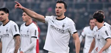 Haris Tabakovic Borussia Moenchengladbach, links Kevin Diks Borussia Moenchengladbach 08.11.2025, Fussball 1. Bundesliga, Saison 2025/2026, 10. Spieltag, Borussia Mönchengladbach - 1. FC Köln 3:1 DFL regulations prohibit any use of photographs as image sequences and/or quasi-video Moenchengladbach Borussia Park Nordrhein Westfalen Deutschland *** Haris Tabakovic Borussia Moenchengladbach , left Kevin Diks Borussia Moenchengladbach 08 11 2025, Football 1 Bundesliga, Season 2025 2026, 10 Matchday, Borussia Mönchengladbach 1 FC Köln 3 1 DFL regulations prohibit any use of photographs as image sequences and or quasi video Moenchengladbach Borussia Park Nordrhein Westfalen Germany Team2