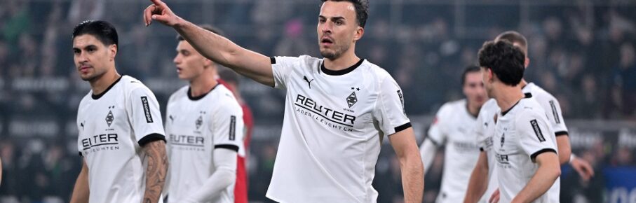 Haris Tabakovic Borussia Moenchengladbach, links Kevin Diks Borussia Moenchengladbach 08.11.2025, Fussball 1. Bundesliga, Saison 2025/2026, 10. Spieltag, Borussia Mönchengladbach - 1. FC Köln 3:1 DFL regulations prohibit any use of photographs as image sequences and/or quasi-video Moenchengladbach Borussia Park Nordrhein Westfalen Deutschland *** Haris Tabakovic Borussia Moenchengladbach , left Kevin Diks Borussia Moenchengladbach 08 11 2025, Football 1 Bundesliga, Season 2025 2026, 10 Matchday, Borussia Mönchengladbach 1 FC Köln 3 1 DFL regulations prohibit any use of photographs as image sequences and or quasi video Moenchengladbach Borussia Park Nordrhein Westfalen Germany Team2