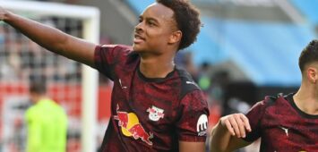 Torjubel Assan QUEDRAOGO L, Jubel,Freude,Begeisterung,Aktion. re:Christoph BAUMGARTNER L. Fussball 1. Bundesliga Saison 2025/2026, 8.Spieltag, Spieltag08 FC Augsburg - RB Leipzig 0-6 am 25.10.2025 , WWK A R E N A. *** Goal celebration Assan QUEDRAOGO L , jubilation,joy,enthusiasm,action re Christoph BAUMGARTNER L Soccer 1 Bundesliga Season 2025 2026, 8 Matchday, Matchday08 FC Augsburg RB Leipzig 0 6 on 25 10 2025 , WWK A R E N A