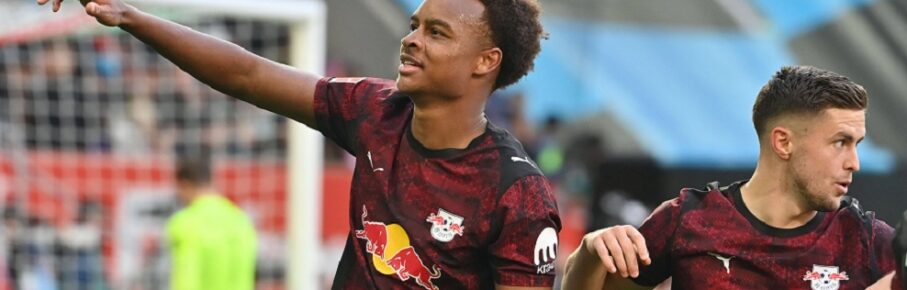 Torjubel Assan QUEDRAOGO L, Jubel,Freude,Begeisterung,Aktion. re:Christoph BAUMGARTNER L. Fussball 1. Bundesliga Saison 2025/2026, 8.Spieltag, Spieltag08 FC Augsburg - RB Leipzig 0-6 am 25.10.2025 , WWK A R E N A. *** Goal celebration Assan QUEDRAOGO L , jubilation,joy,enthusiasm,action re Christoph BAUMGARTNER L Soccer 1 Bundesliga Season 2025 2026, 8 Matchday, Matchday08 FC Augsburg RB Leipzig 0 6 on 25 10 2025 , WWK A R E N A