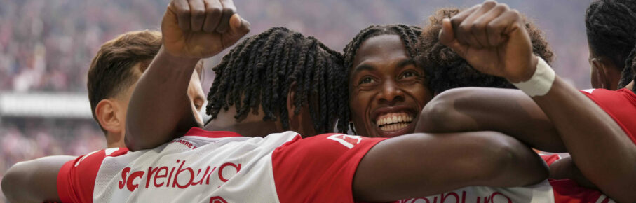 Junior Adamu SC Freiburg, 20, Derry Scherhant SC Freiburg, 07 Torjubel, Emotionen, Torschuss, Abschluss, Torerfolg, Tor, Treffer , Deutschland, Fussball, 1. Bundesliga, 7.Spieltag, 2025/2026, SC Freiburg vs. Eintracht Frankfurt, 19.10.2025, Europa-Park Stadion, Freiburg, Deutschland DFL REGULATIONS PROHIBIT ANY USE OF PHOTOGRAPHS AS IMAGE SEQUENCES AND/OR QUASI-VIDEO. Freiburg Europa-Park Stadion Baden-Württemberg Deutschland *** Junior Adamu SC Freiburg, 20 , Derry Scherhant SC Freiburg, 07 Goal celebration, Emotions, Goal shot, Goal, Goal, Goal, Germany, Football, 1 Bundesliga, 7 Matchday, 2025 2026, SC Freiburg vs Eintracht Frankfurt, 19 10 2025, Europa Park Stadion, Freiburg, Germany DFL REGULATIONS PROHIBIT ANY USE OF PHOTOGRAPHS AS IMAGE SEQUENCES AND OR QUASI VIDEO Freiburg Europa Park Stadion Baden Württemberg Germany Copyright: xArnexAmbergx