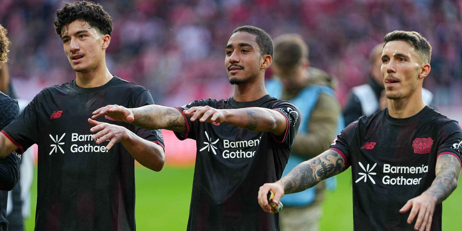 Bayer Leverkusen: Alejandro Grimaldo (r.) bricht in die Top drei der Bundesliga durch