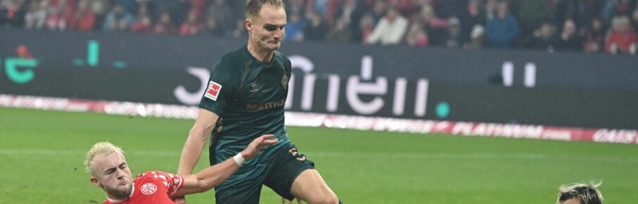 Amos Pieper und Mio Backhaus vom SV Werder Bremen