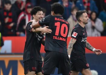 Ibrahim Maza, Malik Tillman und Aleix Garcia von Bayer Leverkusen