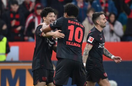 Ibrahim Maza, Malik Tillman und Aleix Garcia von Bayer Leverkusen