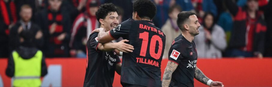 Ibrahim Maza, Malik Tillman und Aleix Garcia von Bayer Leverkusen