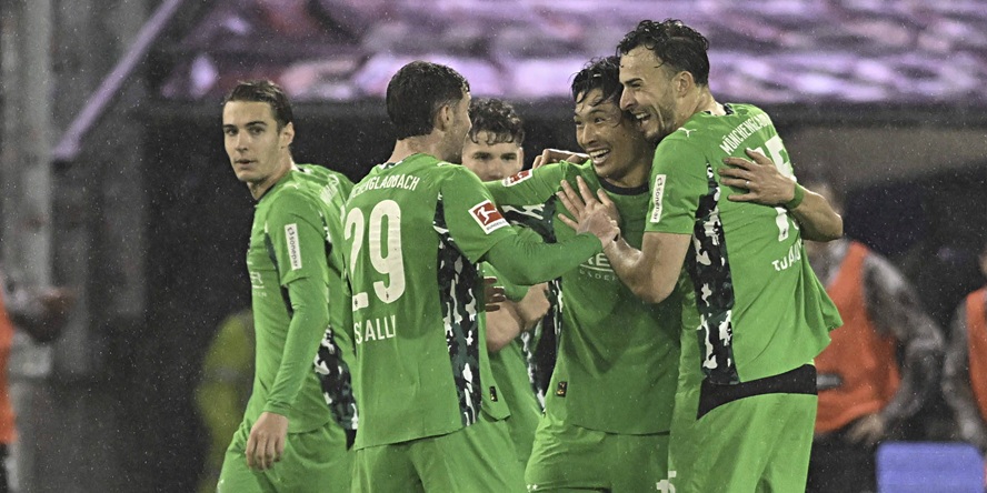 Borussia Mönchengladbach: Florian Neuhaus, Joe Scally, Shuto Machino und Haris Tabakovic jubeln