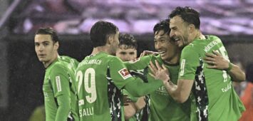 Borussia Mönchengladbach: Florian Neuhaus, Joe Scally, Shuto Machino und Haris Tabakovic jubeln