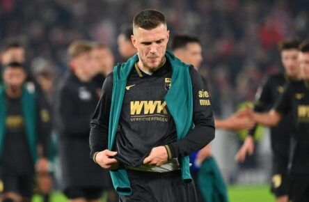 Jeffrey Gouweleeuw vom FC Augsburg