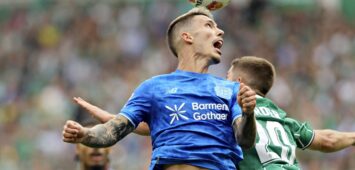 Bayer 04 Leverkusen: Alejandro Grimaldo im Duell mit Werder Bremen