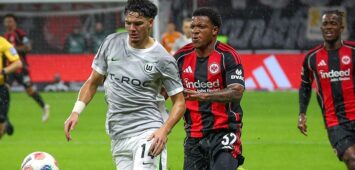 Jenson Danluca Seelt 14 VfL Wolfsburg, links, im Duell mit Jessic Ngankam 32 Eintracht Frankfurt, dahinter Michy Batshuayi 30 Eintracht Frankfurt, Eintracht Frankfurt vs. VfL Wolfsburg, Fussball, Bundesliga, DFL, Saison 2025/2026, Hinrunde, 12. Spieltag, 30.11.2025 DFB regulations prohibit any use of photographs as image sequences and/or quasi-video Frankfurt Hessen Deutschland *** Jenson Danluca Seelt 14 VfL Wolfsburg , left, in duel with Jessic Ngankam 32 Eintracht Frankfurt , behind Michy Batshuayi 30 Eintracht Frankfurt , Eintracht Frankfurt vs VfL Wolfsburg, Football, Bundesliga, DFL, Season 2025 2026, Hinrunde, 12 Matchday, 30 11 2025 DFB regulations prohibit any use of photographs as image sequences and or quasi video Frankfurt Hessen Germany Copyright: xkolbert-press/MartinxAgüerax