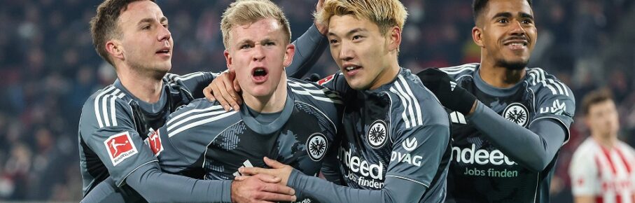 1. Bundesliga - 25/26 - 1. FC Köln - Eintracht Frankfurt am 22.11.2025 im RheinEnergieSTADION in Köln Jubel, Torjubel, Torschuetze, Torschütze Jonathan / Jonny Burkardt Frankfurt 9 jubelt nach seinem Tor zum 1 zu 3 mit der Mannschaft , hier mit Mario Götze / Goetze / Gotze Frankfurt 27 , Ansgar Knauff Frankfurt 7 und Ritsu Doan Frankfurt 20 *** 1 Bundesliga 25 26 1 FC Köln Eintracht Frankfurt on 22 11 2025 at RheinEnergieSTADION in Cologne Cheering, goal celebration, goal scorer, goal scorer Jonathan Jonny Burkardt Frankfurt 9 celebrates with the team after his goal for 1 to 3 , here with Mario Götze Goetze Gotze Frankfurt 27 , Ansgar Knauff Frankfurt 7 and Ritsu Doan Frankfurt 20 MH