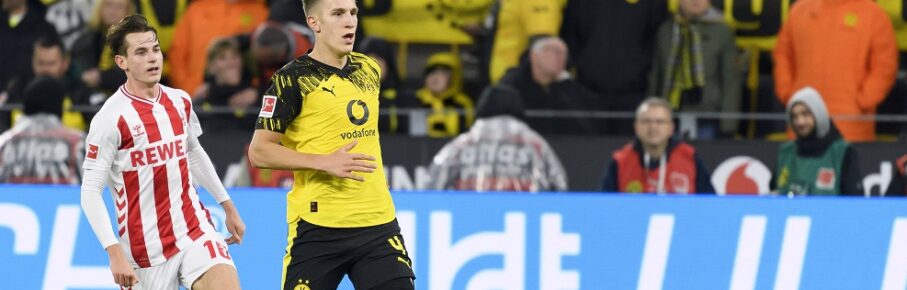 Nico Schlotterbeck Borussia Dortmund und Jakub Kaminski 1.FC Koeln im Kampf um den Ball waehrend des spiels der Bundesliga zwischen Borussia Dortmund und 1. FC Köln, Signal Iduna Park am 25. October 2025 in Dortmund, Deutschland. Foto von Max Maiwald/DeFodi Images  Nico Schlotterbeck Borussia Dortmund und Jakub Kaminski 1.FC Koeln battle for the ball during the Bundesliga match between Borussia Dortmund and 1. FC Köln at Signal Iduna Park on October 25, 2025 in Dortmund, Germany. Photo by Max Maiwald/DeFodi Images DFL regulations prohibit any use of photographs as image sequences and/or quasi-video. Photo by Max Maiwald/DeFodi Images *** not used for Axel Springer / ZDF *** Nico Schlotterbeck Borussia Dortmund and Jakub Kaminski 1 FC Koeln battle for the ball during the Bundesliga match between Borussia Dortmund and 1 FC Koeln, Signal Iduna Park on October 25, 2025 in Dortmund, Germany Photo by Max Maiwald DeFodi Images Nico Schlotterbeck Borussia Dortmund and Jakub Kaminski 1 FC Koeln battle for the ball during the Bundesliga match between Borussia Dortmund and 1 FC Koeln at Signal Iduna Park on October 25, 2025 in Dortmund, Germany Photo by Max Maiwald DeFodi Images DFL regulations prohibit any use of photographs as image sequences and or quasi video Photo by Max Maiwald DeFodi Images not used for Axel Springer ZDF