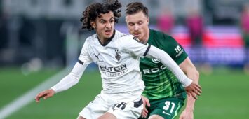 13.12.2025, Fußball, Borussia Mönchengladbach - VfL Wolfsburg, 1. Fußball Bundesliga, 14.Spieltag, Borussia-Park, Saison 2025 2026: Wael Mohya Borussia Mönchengladbach 36 im Zweikampf gegen Yannick Gerhardt VfL Wolfsburg 31 DFB regulations prohibit any use of photographs as image sequences and or quasi-video. Nordrhein-Westfalen Deutschland *** 13 12 2025, Soccer, Borussia Mönchengladbach VfL Wolfsburg, 1 Soccer Bundesliga, Matchday 14, Borussia Park, Season 2025 2026 Wael Mohya Borussia Mönchengladbach 36 in duel against Yannick Gerhardt VfL Wolfsburg 31 DFB regulations prohibit any use of photographs as image sequences and or quasi video Nordrhein Westfalen Germany