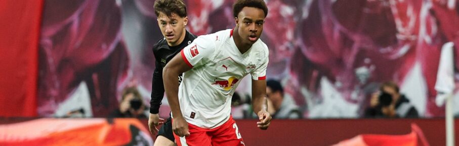 Assan Quedraogo RB Leipzig,20 gegen Angelo Stiller VfB Stuttgart,6 - 1. Fussball Bundesliga Saison 2025-2026 Punktspiel RB Leipzig vs. VfB Stuttgart in der Red Bull Arena in Leipzig - Aktion,Fussball,Deutschland,Mann,Männer,01.11.2025 *** Assan Quedraogo RB Leipzig,20 vs Angelo Stiller VfB Stuttgart,6 1 Soccer Bundesliga Season 2025 2026 Point Match RB Leipzig vs VfB Stuttgart at the Red Bull Arena in Leipzig Action,Soccer,Germany,Man,Men,01 11 2025