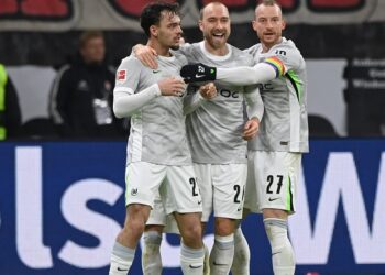 Christian Eriksen (Mitte) kommt beim VfL Wolfsburg langsam in Fahrt