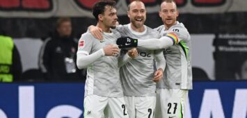 Aaron ZEHNTER WOB jubelt nach seinem Tor zum 0-1, Jubel, jubeln, Freude, cheers, mit Christian ERIKSEN WOB und Maximilian ARNOLD WOB Fussball 1. Bundesliga Saison 2025/2026, 12.Spieltag, Spieltag12, matchday12, Eintracht Frankfurt F - VfL Wolfsburg WOB 1-1 am 30.11.2025 Deutsche Bank Park Frankfurt. DFL regulations prohibit any use of photographs as image sequences and/or quasi-video Â *** Aaron ZEHNTER WOB cheers after his goal to 0 1, cheers, jubilation, joy, cheers, with Christian ERIKSEN WOB and Maximilian ARNOLD WOB Football 1 Bundesliga Season 2025 2026, 12 Matchday, Matchday12, matchday12, Eintracht Frankfurt F VfL Wolfsburg WOB 1 1 on 30 11 2025 Deutsche Bank Park Frankfurt DFL regulations prohibit any use of photographs as image sequences and or quasi video Â