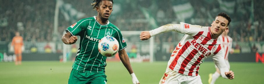 1. Bundesliga: SV Werder Bremen vs. 1. FC Köln, 29.11.2025 Samuel Mbangula 7, Werder Bremen gegen Said El Mala 1. FC Köln, 13 Fußball, 1. Bundesliga, 12. Spieltag: SV Werder Bremen vs. 1. FC Köln am 29.11.2025 im Weserstadion, Bremen DFL REGULATIONS PROHIBIT ANY USE OF PHOTOGRAPHS AS IMAGE SEQUENCES AND/OR QUASI-VIDEO. *** 1 Bundesliga SV Werder Bremen vs 1 FC Köln, 29 11 2025 Samuel Mbangula 7, Werder Bremen vs Said El Mala 1 FC Köln, 13 Football, 1 Bundesliga, Matchday 12 SV Werder Bremen vs 1 FC Köln on 29 11 2025 at Weserstadion, Bremen DFL REGULATIONS PROHIBIT ANY USE OF PHOTOGRAPHS AS IMAGE SEQUENCES AND OR QUASI VIDEO Copyright: xBEAUTIFULxSPORTS/Tonhäuserx
