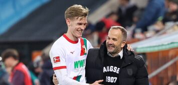 Augsburgs Hoffnungsträger Anton Kade mit dem neuen Trainer Manuel Baum.