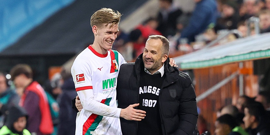 Augsburgs Hoffnungsträger Anton Kade mit dem neuen Trainer Manuel Baum.