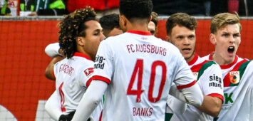 GER, 1. FBL, FC Augsburg vs Bayer 04 Leverkusen / 06.12.2025, WWK-Arena, Augsburg, GER, 1. FBL, FC Augsburg vs Bayer 04 Leverkusen, im Bild Augsburger Torjubel nach Tor zum 1:0, Anton Kade FC Augsburg, 30 ballt die Faust *** GER, 1 FBL, FC Augsburg vs Bayer 04 Leverkusen 06 12 2025, WWK Arena, Augsburg, GER, 1 FBL, FC Augsburg vs Bayer 04 Leverkusen, in the picture Augsburg goal celebration after goal to 1 0, Anton Kade FC Augsburg, 30 clenches his fist nordphotoxGmbHx/xHafner nph00200