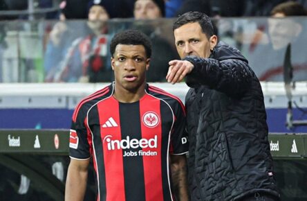 Dino Toppmöller gibt Geheimtipp Jessic Ngankam Anweisungen