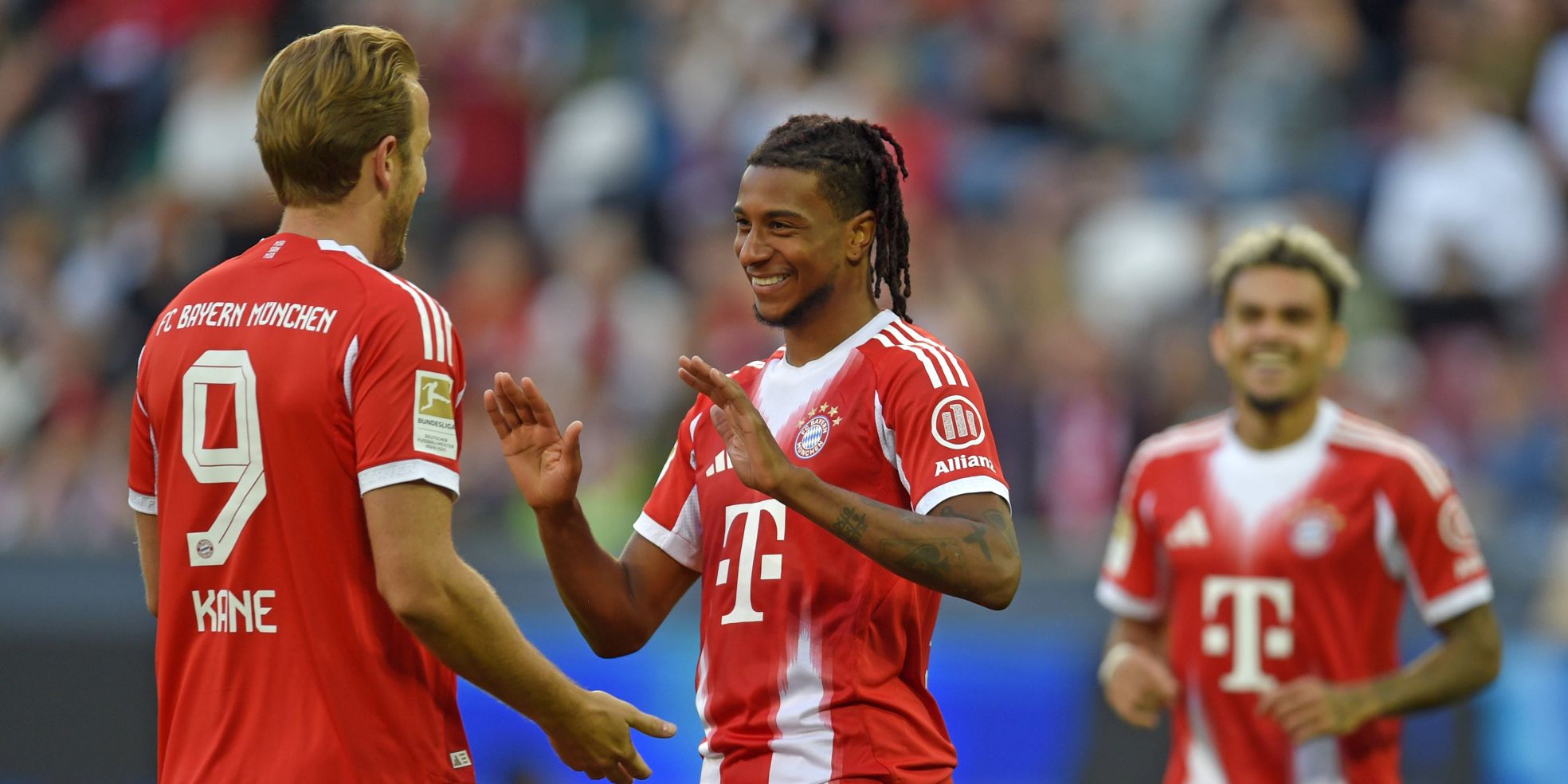 Harry Kane und Michael Olise vom FC Bayern
