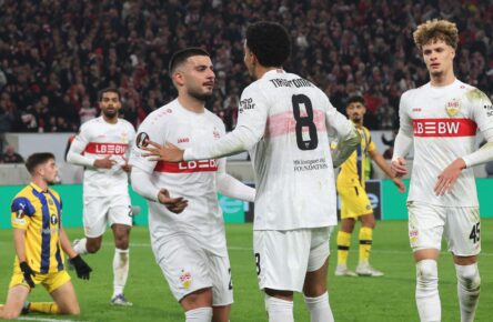 Lazar Jovanovic (r.) könnte den VfB Stuttgart verlassen