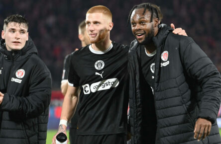 Louis Oppie (m.) und der FC St. Pauli sind im Aufwind.