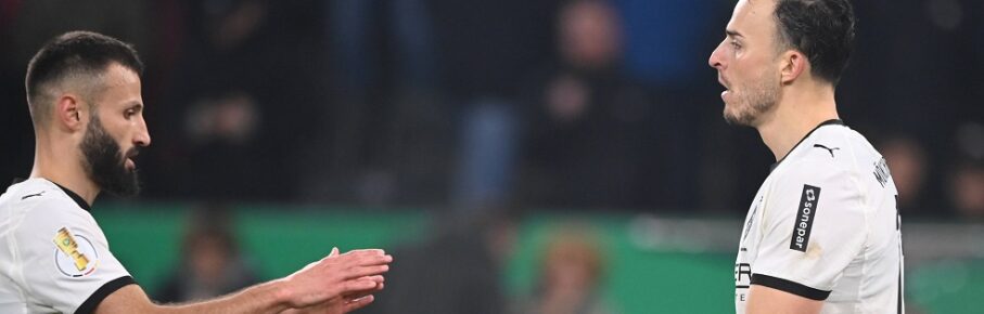 Haris TABAKOVIC MG jubelt nach seinem Tor zum 3-1 mit Franck HONORAT MG Jubel, jubeln, Freude, cheers, Fussball, DFB Pokal, 2. Hauptrunde, Borussia Moenchengladbach MG - Karlsruher SC KA 3-1 am 28.10.2025 im Borussiapark Moenchengladbach / Deutschland. DFL regulations prohibit any use of photographs as image sequences and/or quasi-video Â *** Haris TABAKOVIC MG cheers after his goal to 3 1 with Franck HONORAT MG Jubel, jubeln, Freude, cheers, Fussball, DFB Pokal, 2 Hauptrunde, Borussia Moenchengladbach MG Karlsruher SC KA 3 1 am 28 10 2025 im Borussiapark Moenchengladbach Deutschland DFL regulations prohibit any use of photographs as image sequences and or quasi video Â