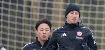 Eintracht Frankfurts Neuzugänge Keita Kosugi und Younes Ebnoutalib bereiten sich auf den Wiederbeginn der Bundesliga vor.