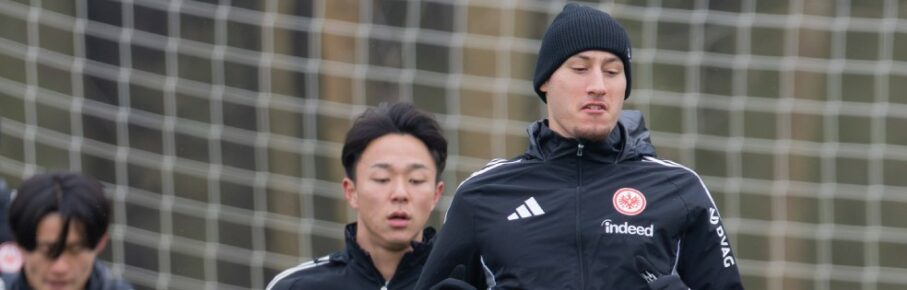 Eintracht Frankfurts Neuzugänge Keita Kosugi und Younes Ebnoutalib bereiten sich auf den Wiederbeginn der Bundesliga vor.