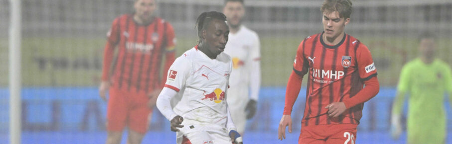 Yan Diomande RasenBallsport Leipzig RBL 49 Aktion am Ball Hennes Behrens 1. FC Heidenheim 1846 FCH 26 Nebel Bodennebel Schiedsrichter Referee Tobias Stieler 1. FC Heidenheim 1846 FCH vs RB Leipzig RBL 24.01.2026 DFL REGULATIONS PROHIBIT ANY USE OF PHOTOGRAPHS AS IMAGE SEQUENCES AND/OR QUASI-VIDEO 1. FC Heidenheim 1846 FCH vs RB Leipzig RBL *** Yan Diomande RasenBallsport Leipzig RBL 49 Action on the ball Hennes Behrens 1 FC Heidenheim 1846 FCH 26 Fog Ground fog Referee Referee Tobias Stieler 1 FC Heidenheim 1846 FCH vs RB Leipzig RBL 24 01 2026 DFL REGULATIONS PROHIBIT ANY USE OF PHOTOGRAPHS AS IMAGE SEQUENCES AND OR QUASI VIDEO 1 FC Heidenheim 1846 FCH vs RB Leipzig RBL