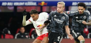 Eintracht Frankfurts Oscar Hojlund (Mitte) hat offenbar das Interesse von Besiktas Istanbul auf sich gezogen.