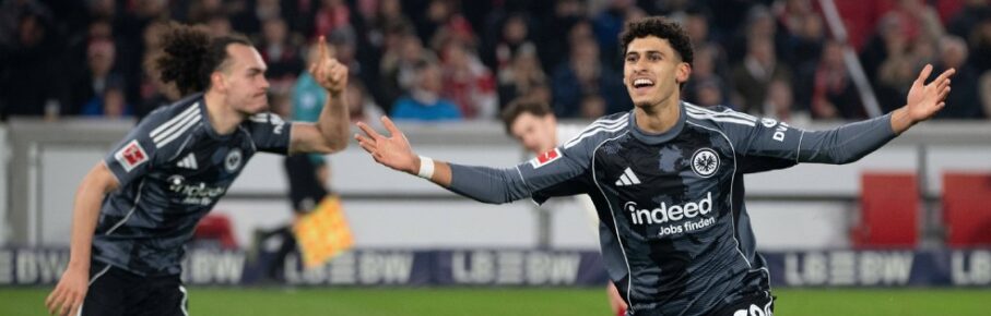 Frankfurts Ayoube Amaimouni-Echghouyab bejubelt sein Tor zum 2:2.